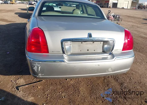 2006 Lincoln Town Car Signature from USA, damaged, VIN 1LNHM81W46Y609784